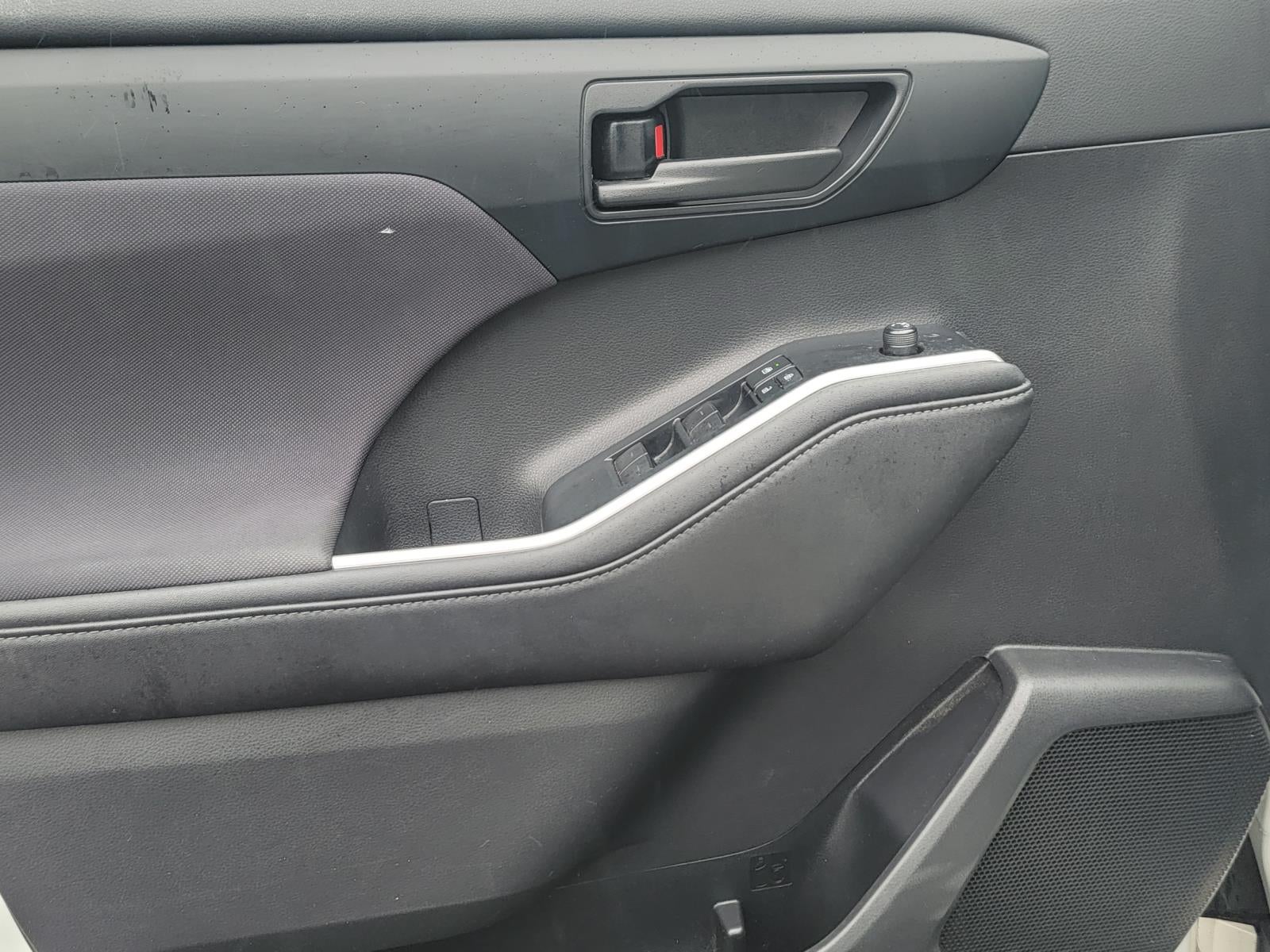 2020 Toyota Highlander LE