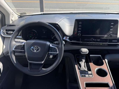 2024 Toyota Sienna XLE FWD 8-Passenger (Natl)