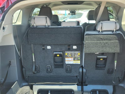 2023 Toyota Sienna LE