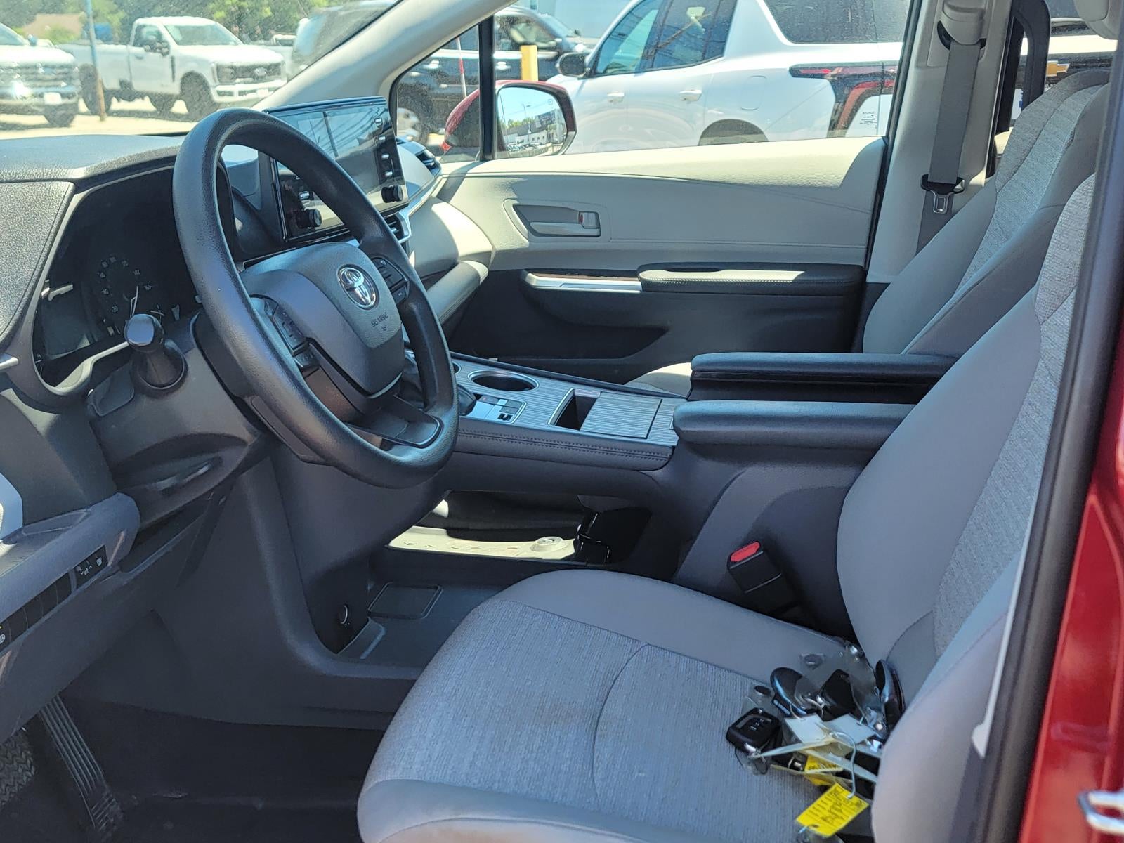 2023 Toyota Sienna LE