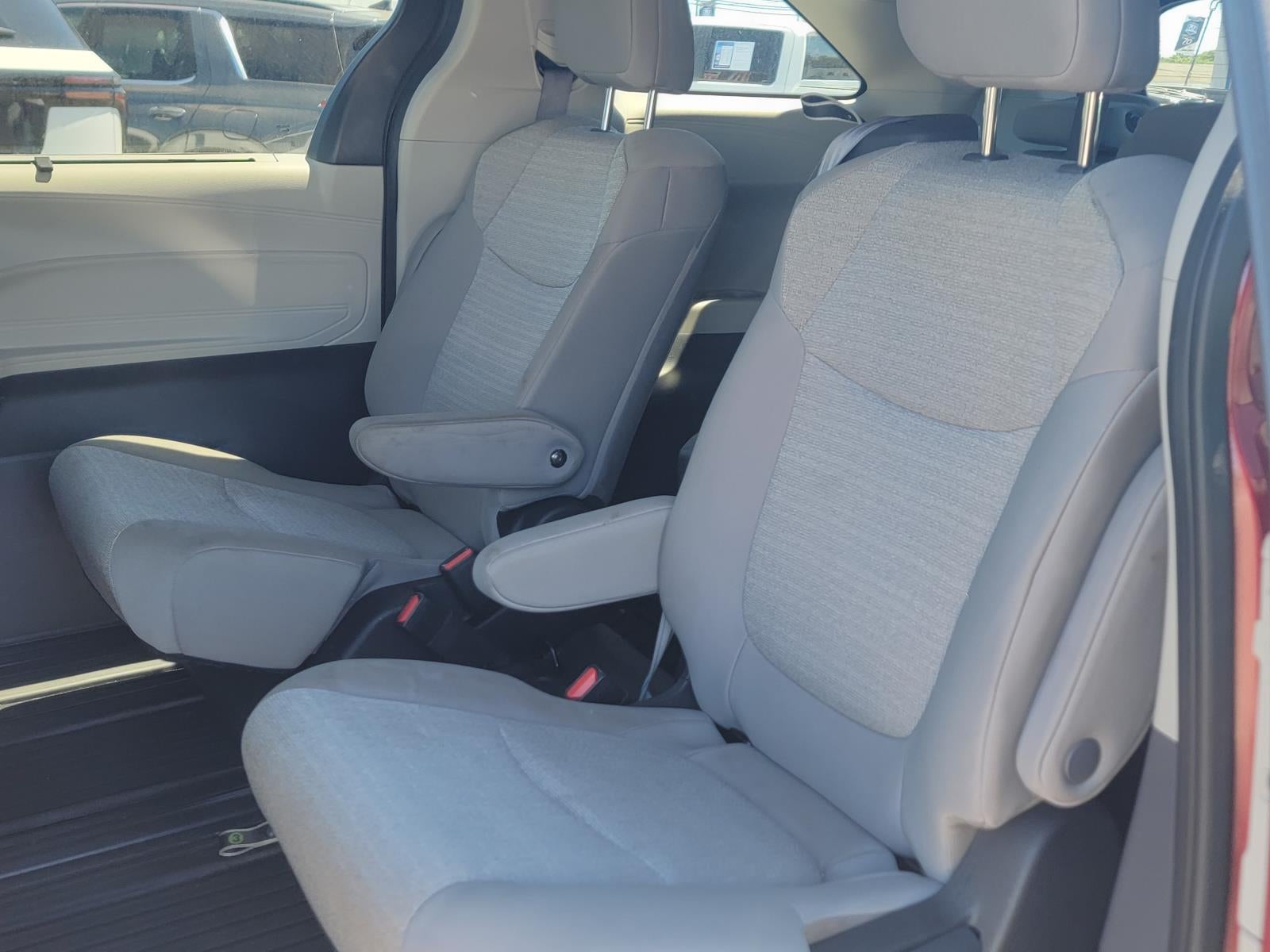 2023 Toyota Sienna LE