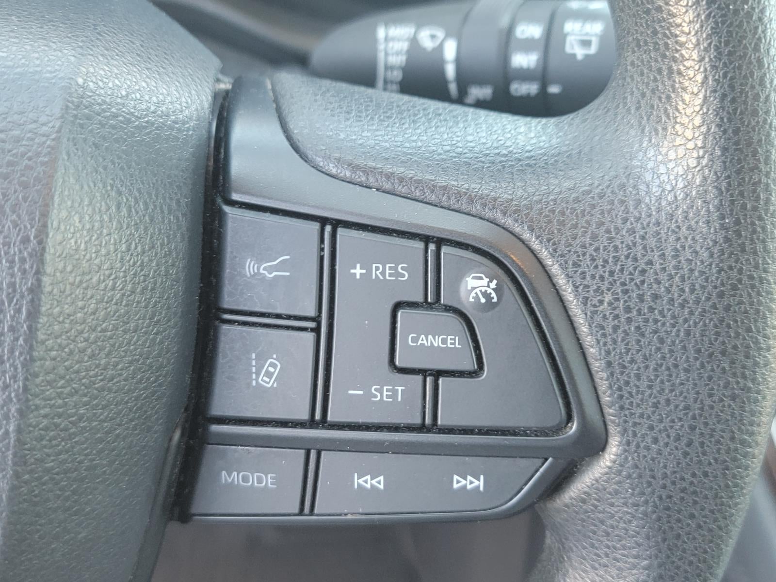 2023 Toyota Sienna LE