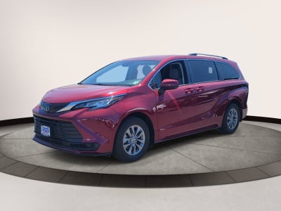 2023 Toyota Sienna LE