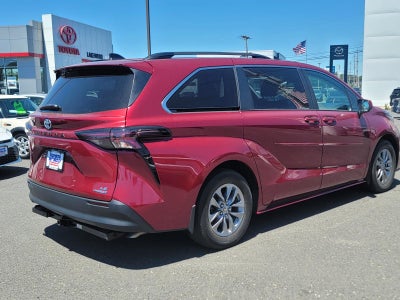 2023 Toyota Sienna LE