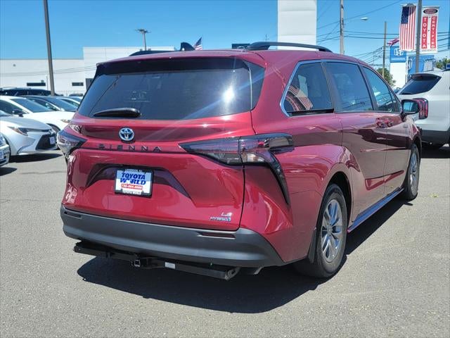 2023 Toyota Sienna LE