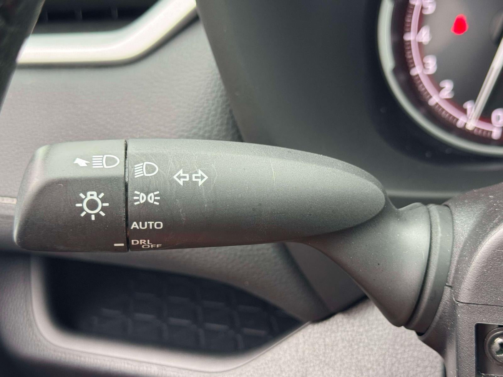 2025 Toyota RAV4 XLE AWD (Natl)
