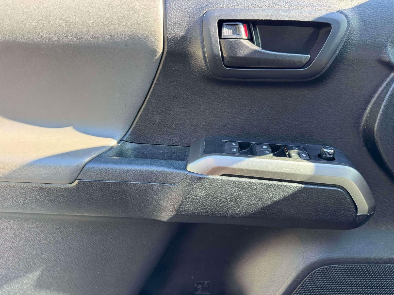 2017 Toyota Tacoma SR5 Double Cab 6' Bed V6 4x4 AT (Natl)