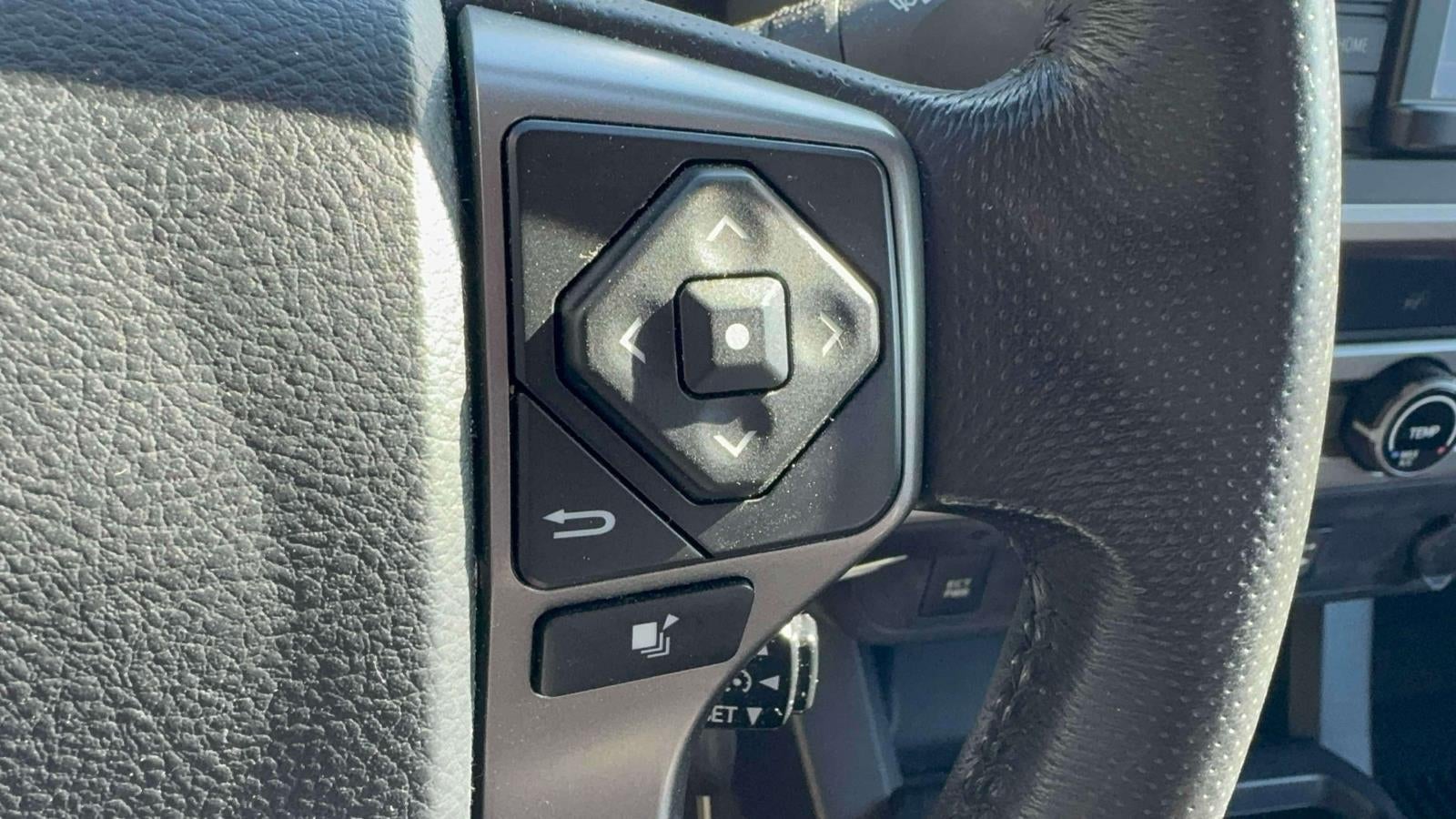 2017 Toyota Tacoma SR5 Double Cab 6' Bed V6 4x4 AT (Natl)