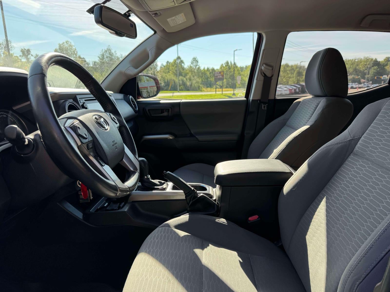 2017 Toyota Tacoma SR5 Double Cab 6' Bed V6 4x4 AT (Natl)