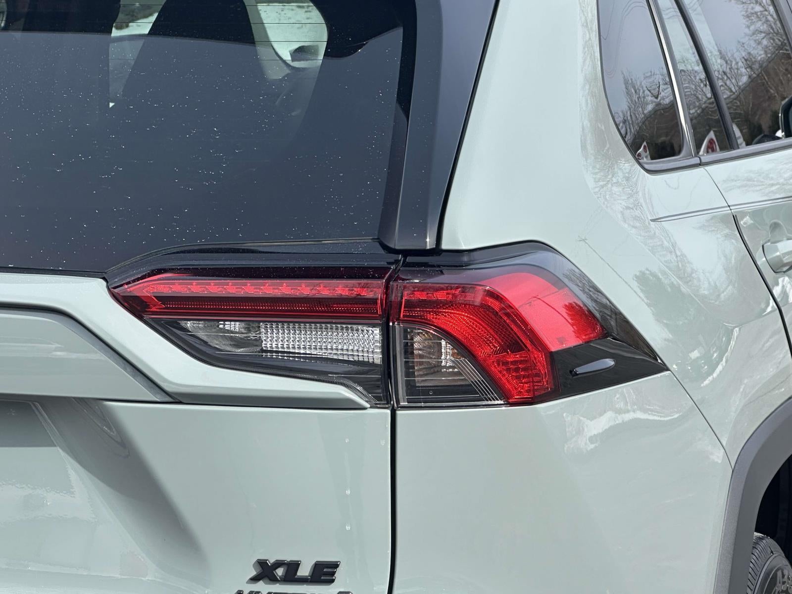 2022 Toyota RAV4 Hybrid XLE AWD (Natl)