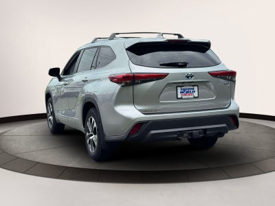 2023 Toyota Highlander Hybrid XLE AWD (Natl)