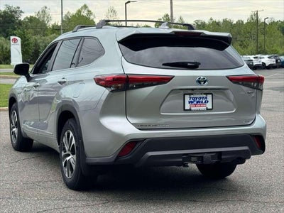 2023 Toyota Highlander Hybrid XLE AWD (Natl)