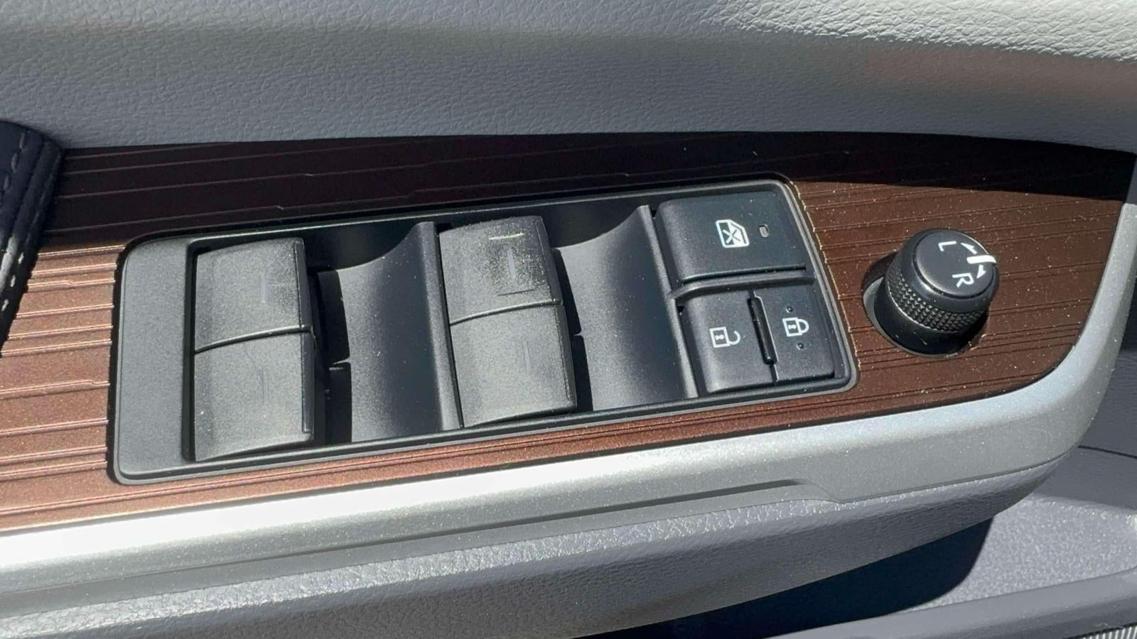 2021 Toyota Sienna XLE FWD 8-Passenger (Natl)