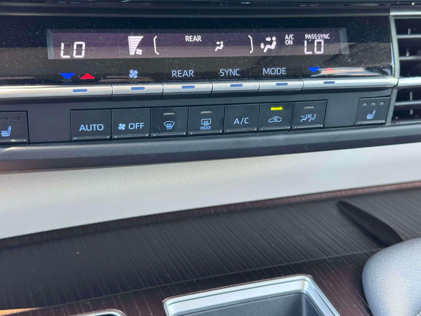 2021 Toyota Sienna XLE FWD 8-Passenger (Natl)