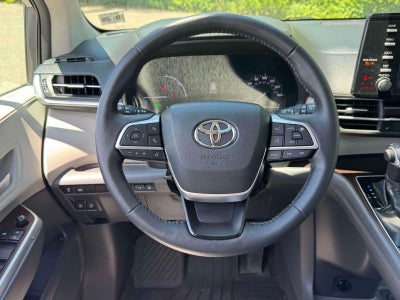 2021 Toyota Sienna XLE FWD 8-Passenger (Natl)