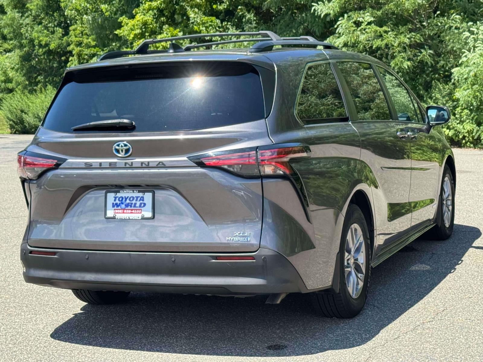 2021 Toyota Sienna XLE FWD 8-Passenger (Natl)