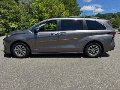 2021 Toyota Sienna XLE FWD 8-Passenger (Natl)