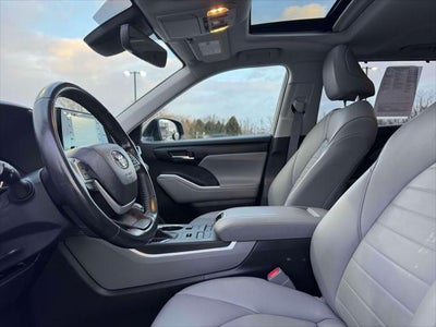 2022 Toyota Highlander XLE AWD (Natl)