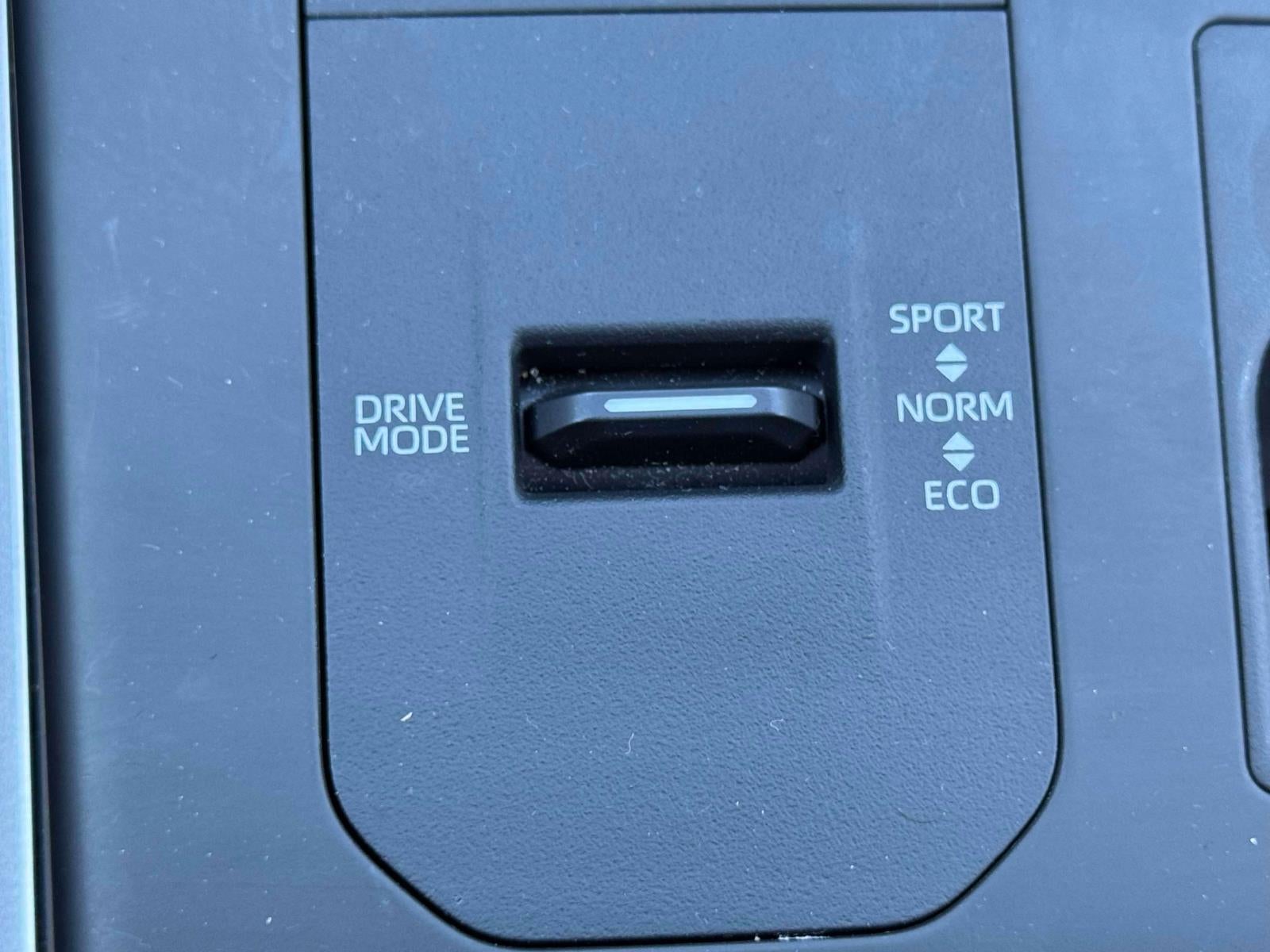 2025 Toyota Highlander Hybrid XLE AWD (Natl)