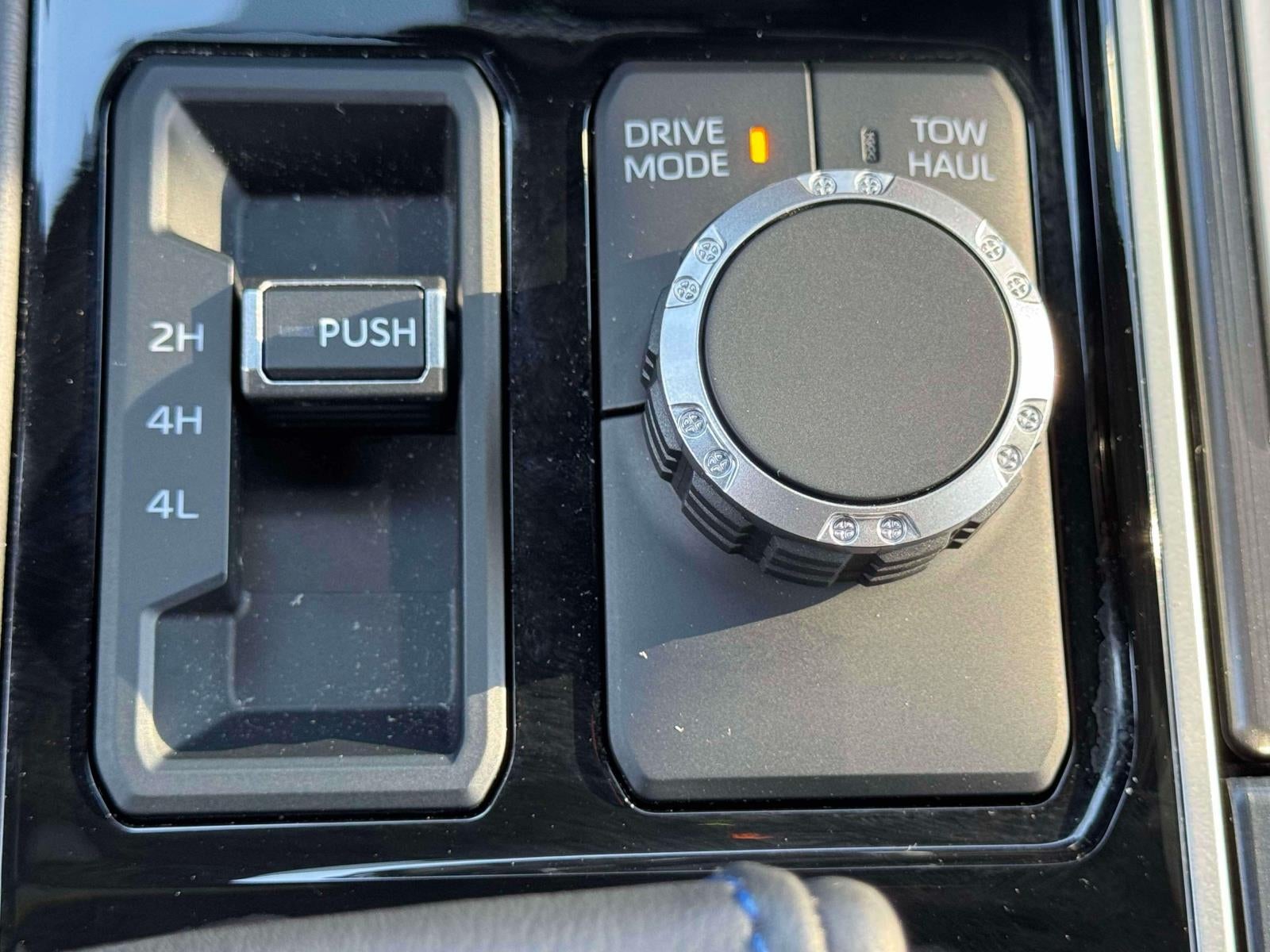 2025 Toyota Tundra 4WD Platinum Hybrid CrewMax 5.5' Bed (Natl)