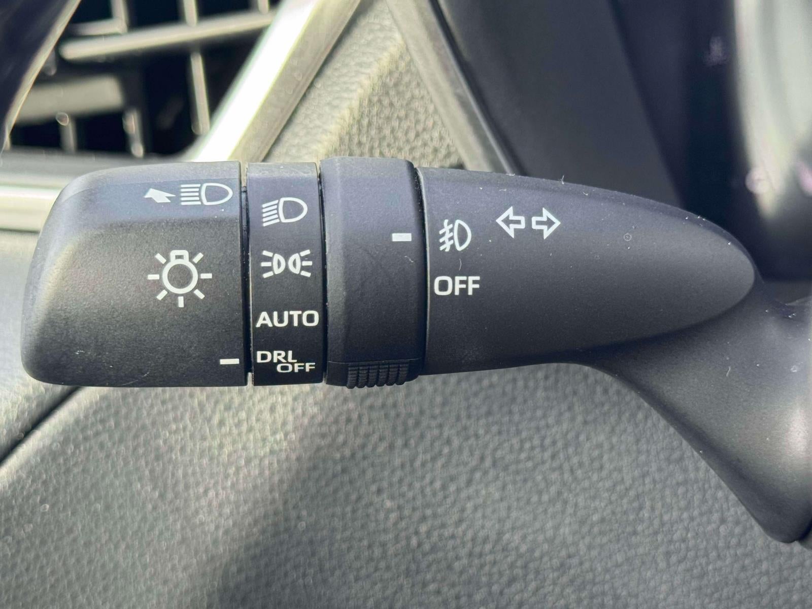 2024 Toyota Corolla Cross XLE 4WD (Natl)