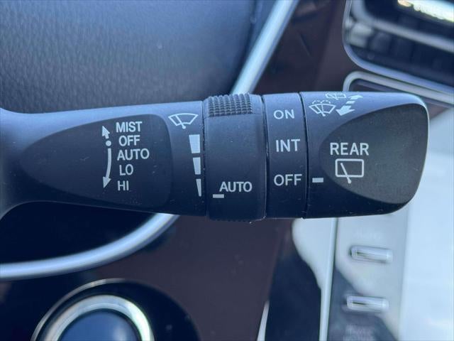 2022 Toyota Prius LE AWD-e (Natl)