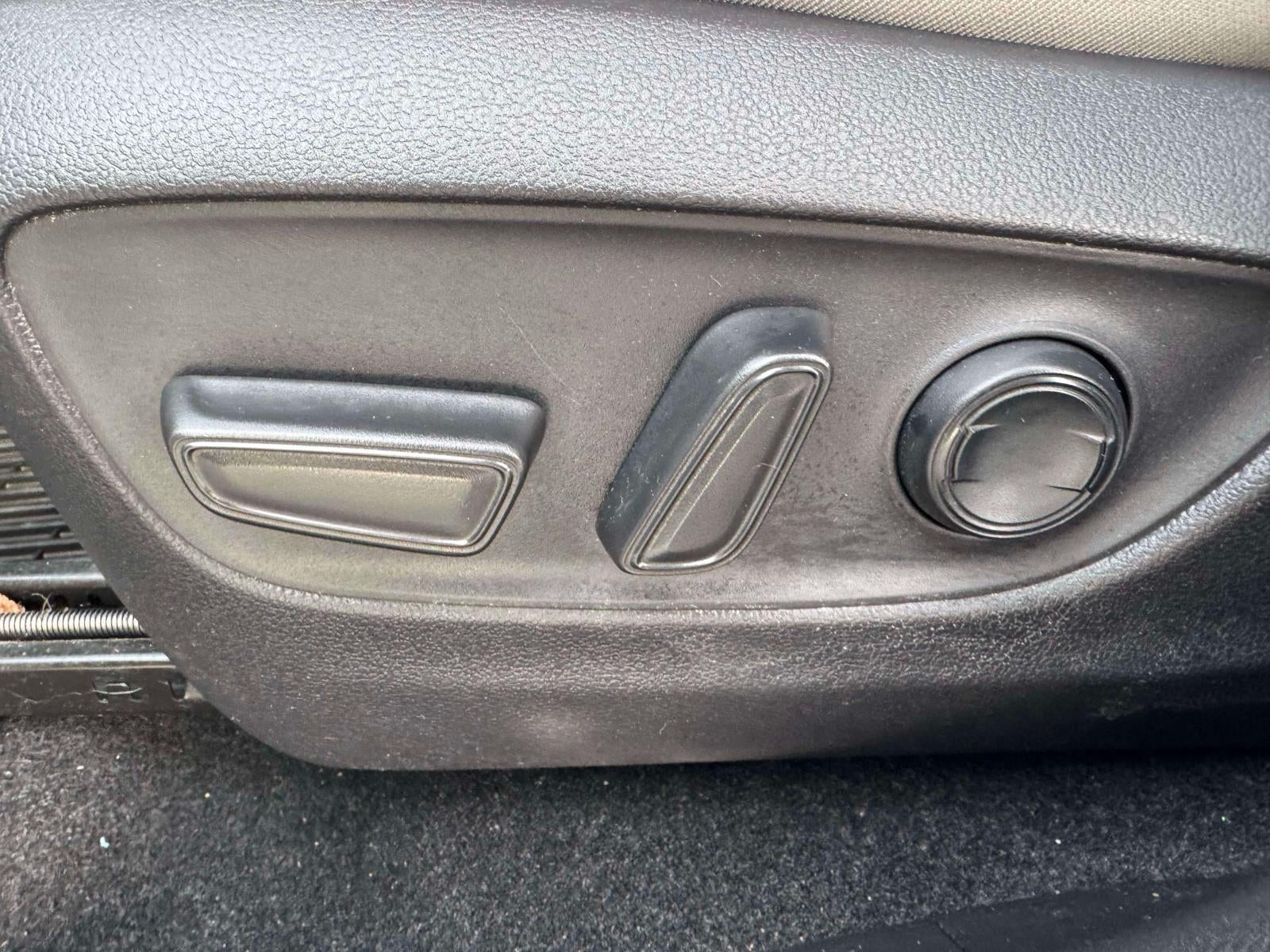 2019 Toyota RAV4 Hybrid XLE AWD (Natl)